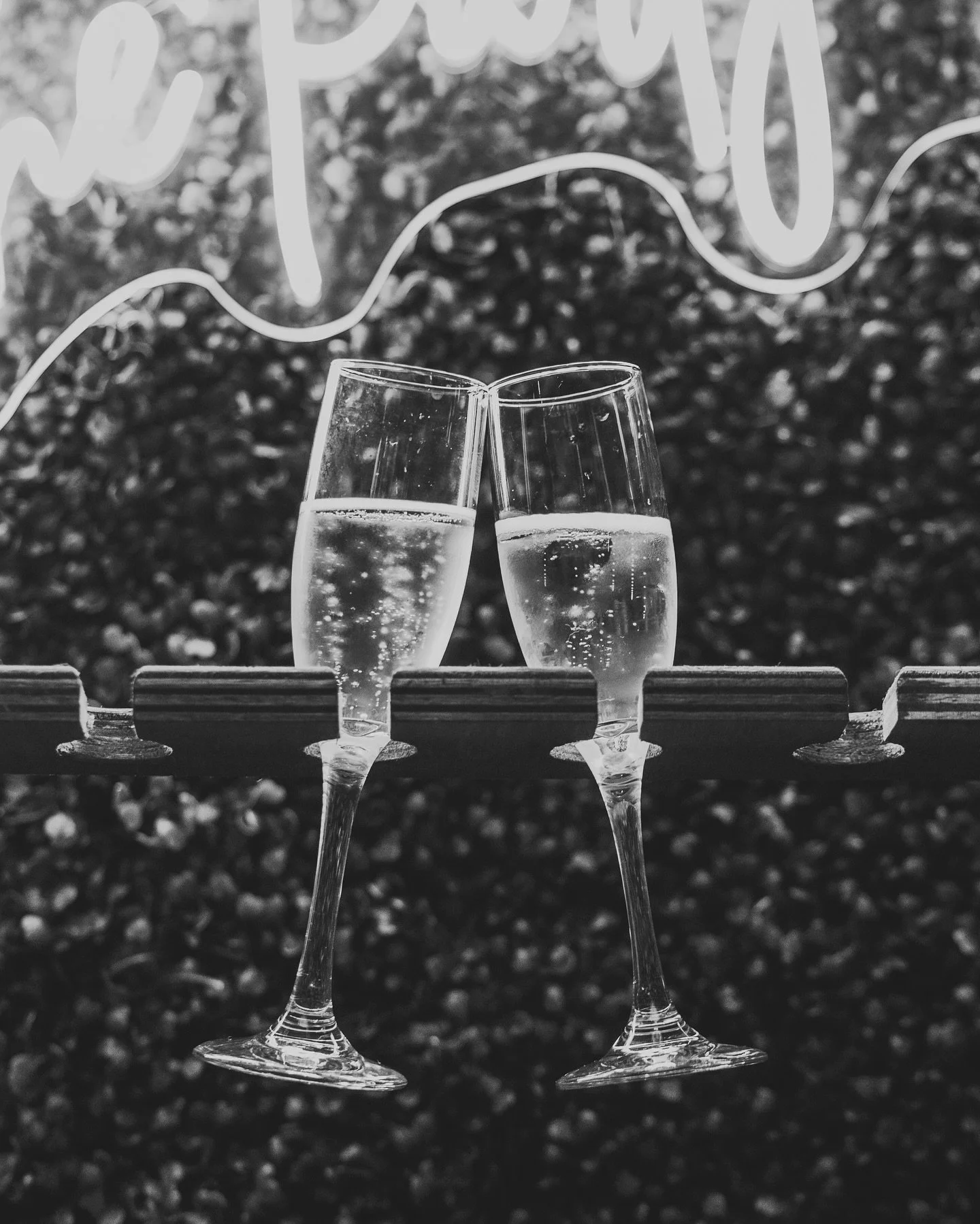 💍 Planning a celebration just got extra sweet! Book your next event with us by May 15th and enjoy:

🥂 A complimentary Prosecco toast to kick things off in style.
🏛️ A waived rental fee! 

Our locations are perfect for micro weddings, showers of an