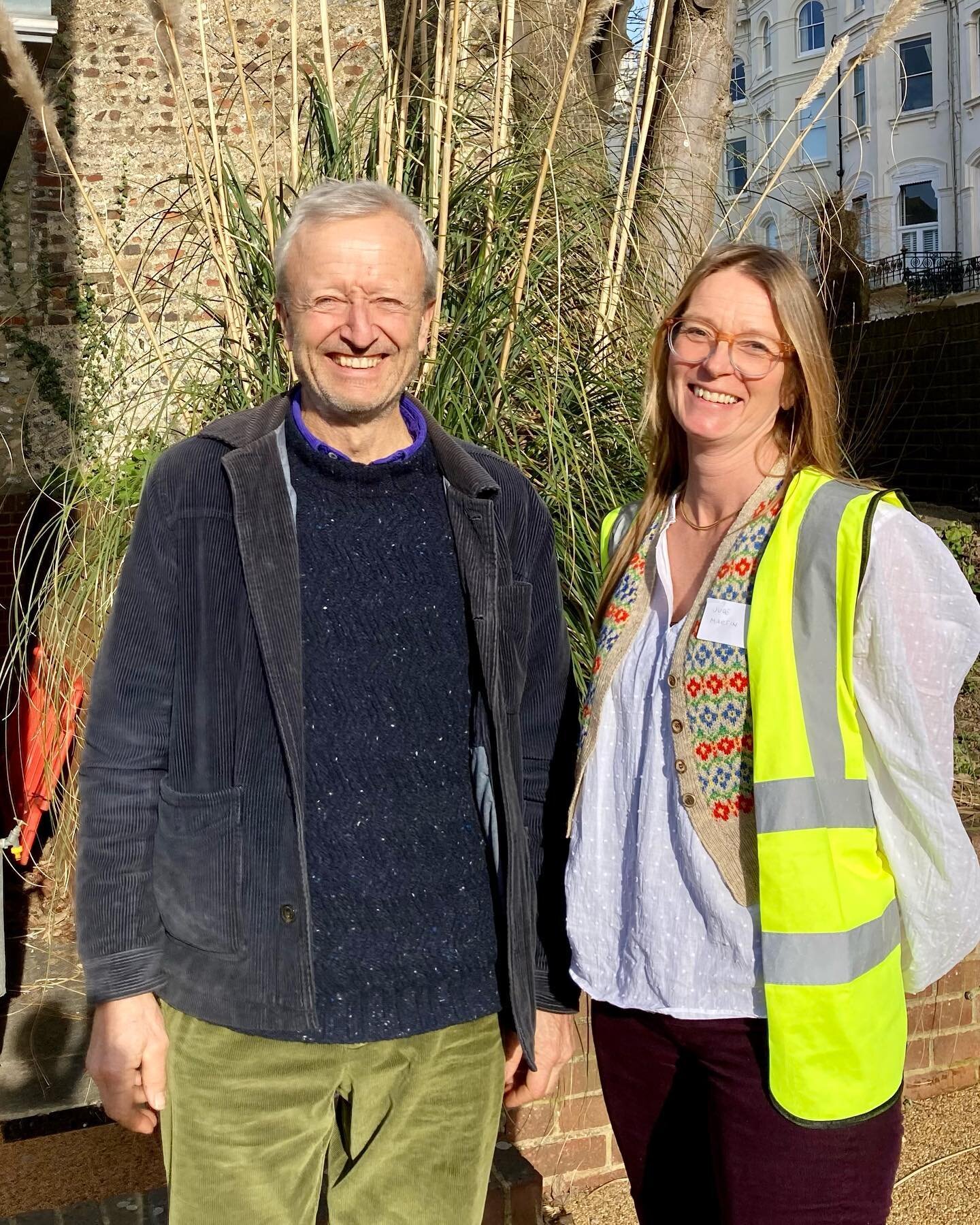 A lovely day at #seedysunday last weekend. I asked @charles_dowding about growing #organic  #nodig in a field of #marestail. Double  cardboard  and thick compost rules apply but with a dark plastic walkway around as a path to help suppress it from ar