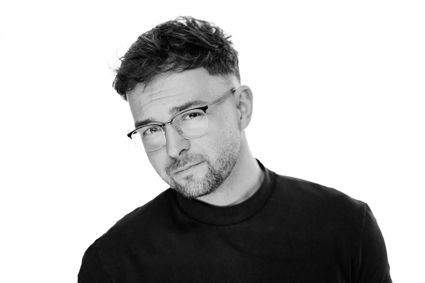 Ez a k&eacute;t k&eacute;p r&oacute;lam 5 &eacute;v elt&eacute;r&eacute;ssel k&eacute;sz&uuml;lt. 
Az &eacute;n legelső t&uuml;k&ouml;rreflexes g&eacute;ppel lőtt fot&oacute;m pedig szinte pontosan 15 &eacute;ve.
Az&oacute;ta az &eacute;letem hat&aac