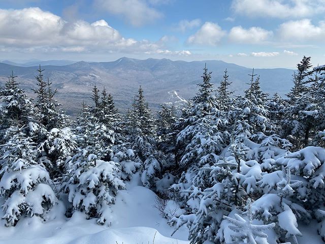 Snowy views are the best, in our opinion! 😍 What&rsquo;s your favorite place to enjoy snowy views? We&rsquo;re curious, so let us know in the comments below!
.
Don&rsquo;t forget to visit our website for the latest travel tips and adventures! Link i