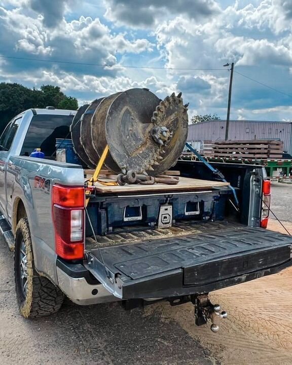 Pay Attention To Your Payload💪 
You bought your truck to haul heavy things. That&rsquo;s why DECKED engineered their Drawer Systems to handle a literal ton of cargo evenly distributed on top, without impacting the butter smooth action of the drawers