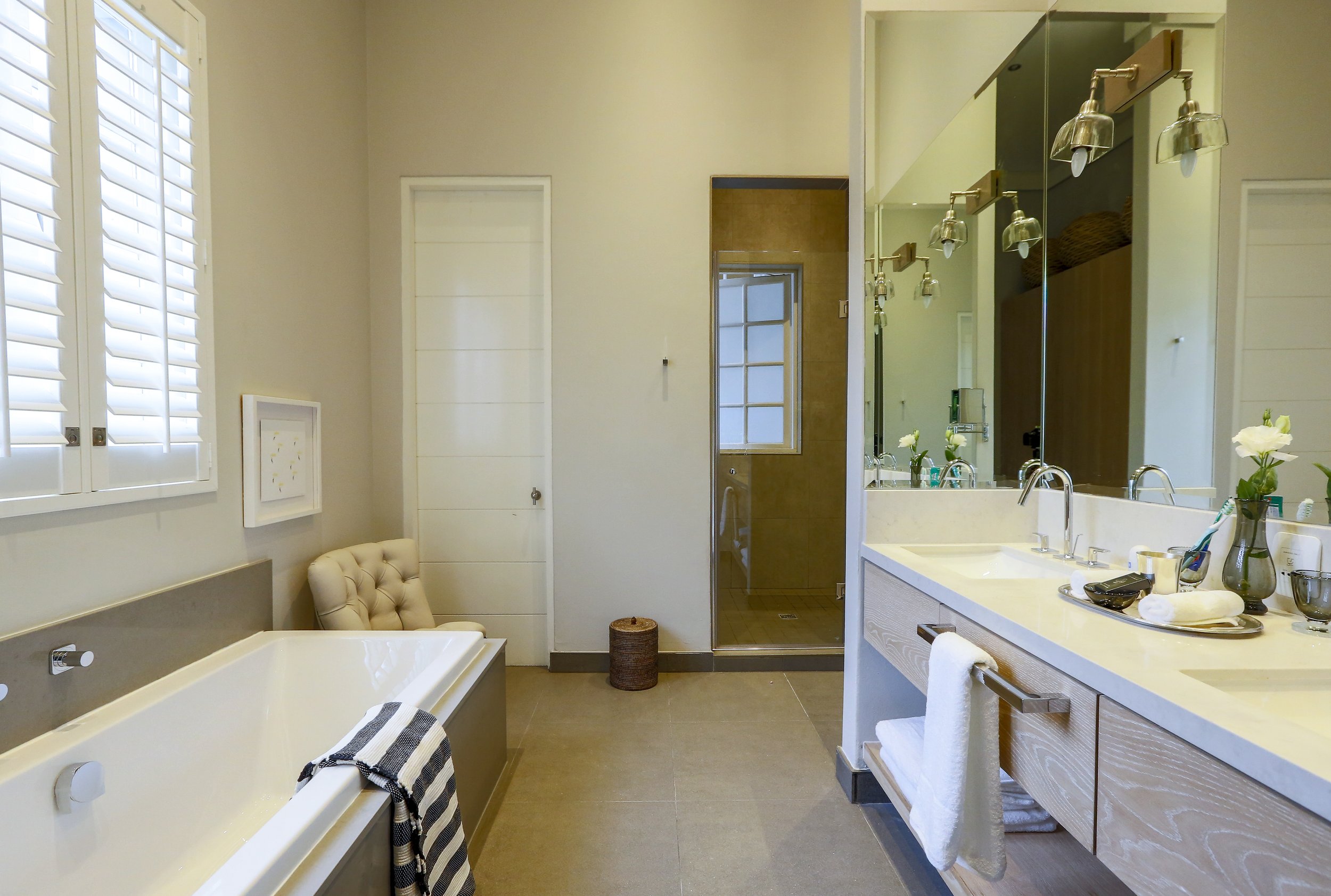 AtholPlace House - en-suite bathrooms in all 9 rooms.jpg