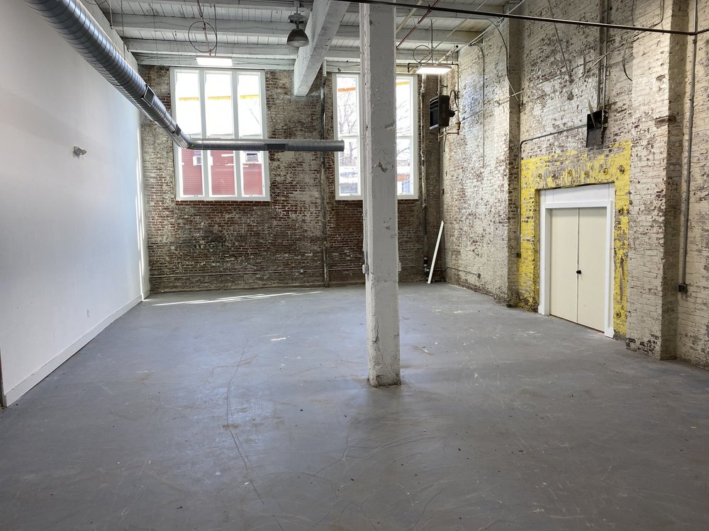 Ground floor studio with concrete floor, suited to woodworking and fabrication