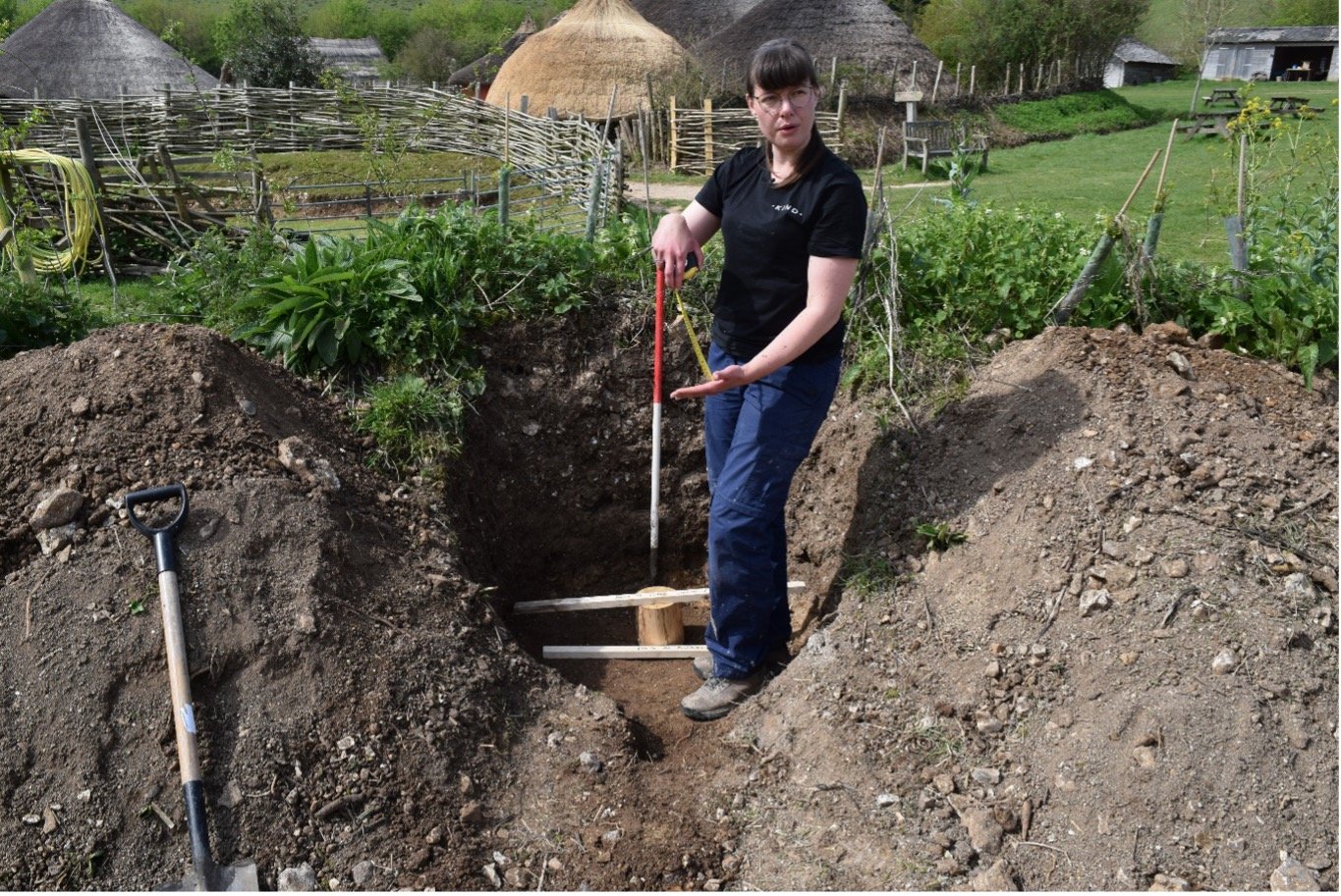  Excavating the hollow for the kiln - Alice Dowsett checks the dimensions 