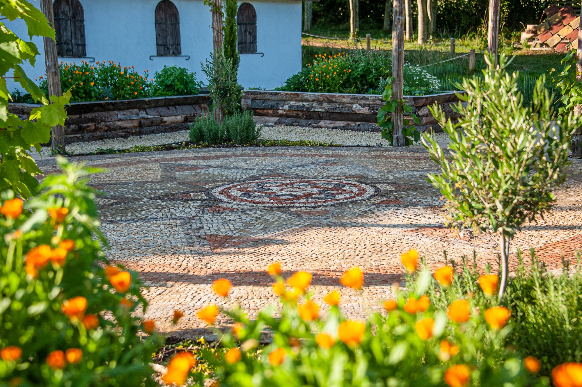 The mosaic in the formal Roman garden