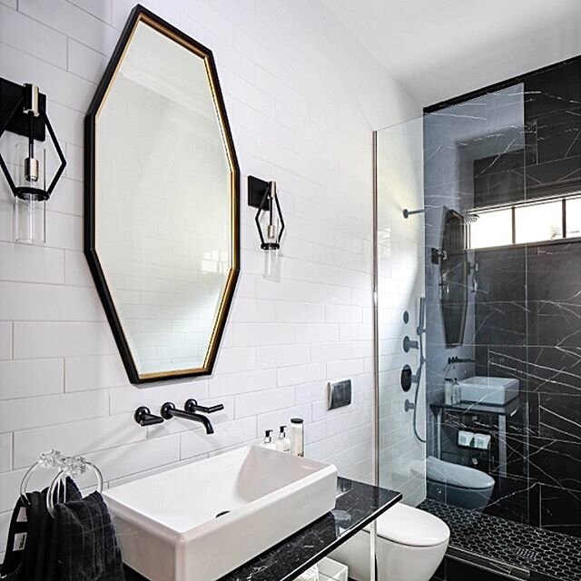 A classic black and white bathroom designed to perfection 🖤🤍
~featuring the Raef Sconce made from hand-worked iron and accented with brass touches @troylighting .
.
Design: @ariannebellizaireinteriors
Photography: @jessiepreza .
.
Shannon Payne Age