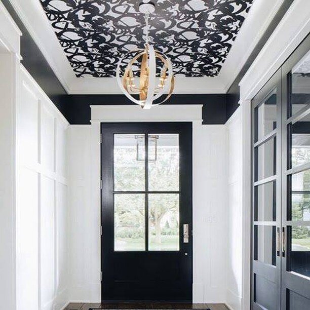 ⁣Entryway with a statement 💥👊This two toned mini chandelier by @crystorama brings fun and elegance to this whimsical ceiling.⠀
⠀
⠀
🔨: @patrickmurphybuilders ⠀
📷: @stofferphotographyinteriors ⠀
⠀
⠀

Shannon Payne agencies proudly represents @cryst