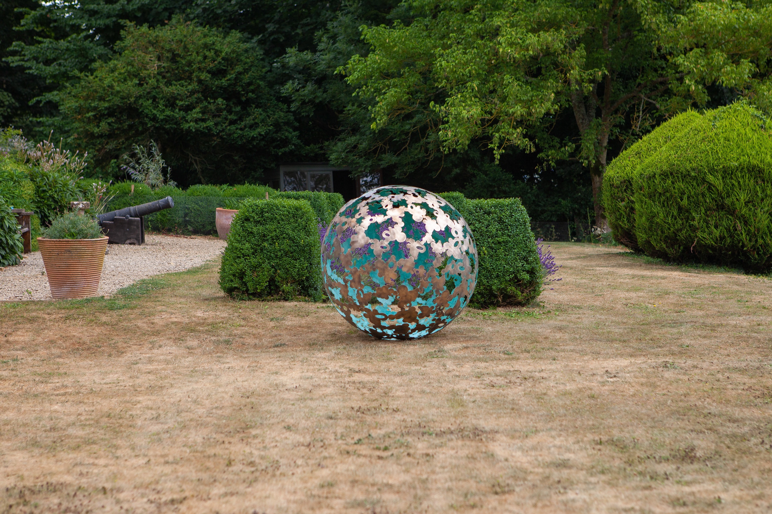 The sphere can be placed onto the lawn and secured with pegs into the ground.