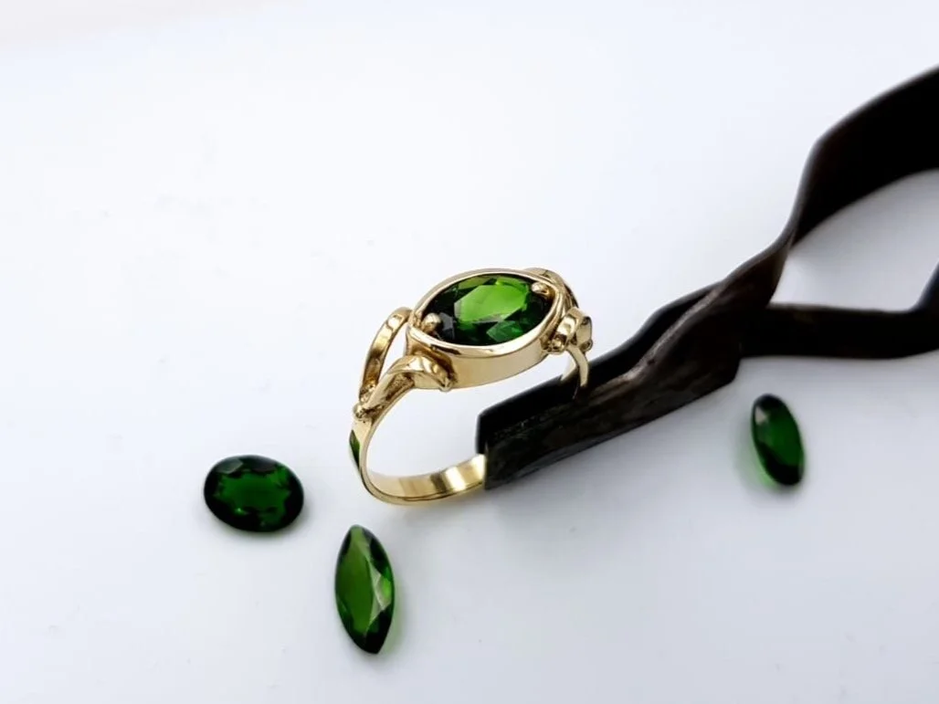 Damenring 585 Gelbgold mit einem Chromdiopsid