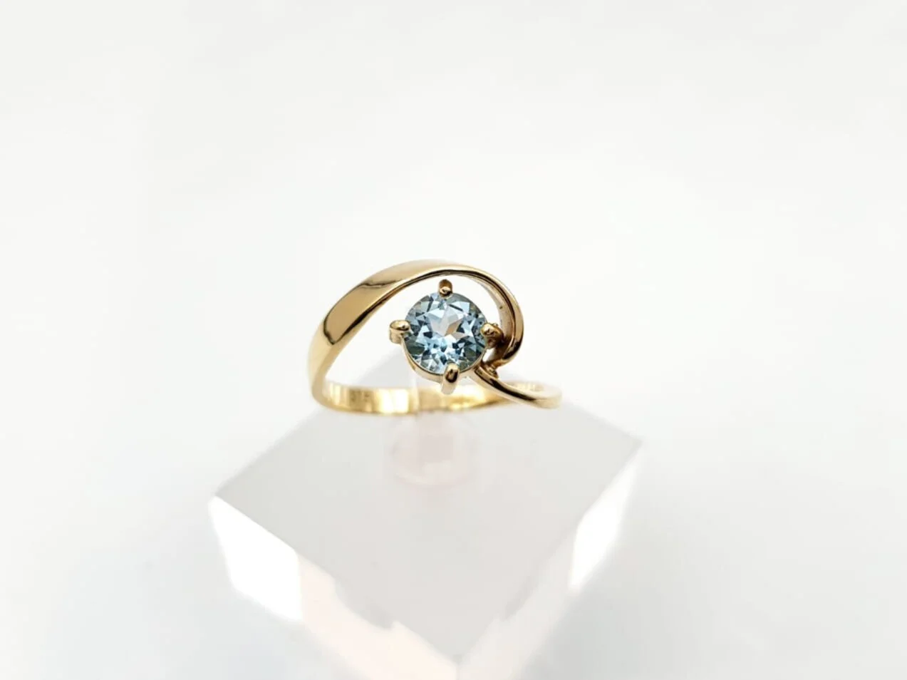 42E404F0-58A4-4547-8C4B-B3099A7923E3