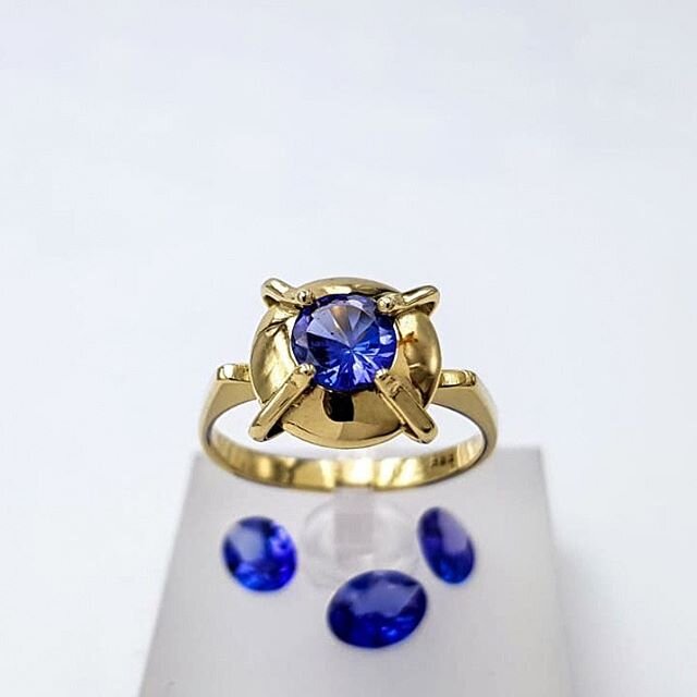Ein eleganter Ring 💍 aus 585/- Gelbgold mit einem funkelnden Tansanit 💙 aus meiner Werkstatt ⚒