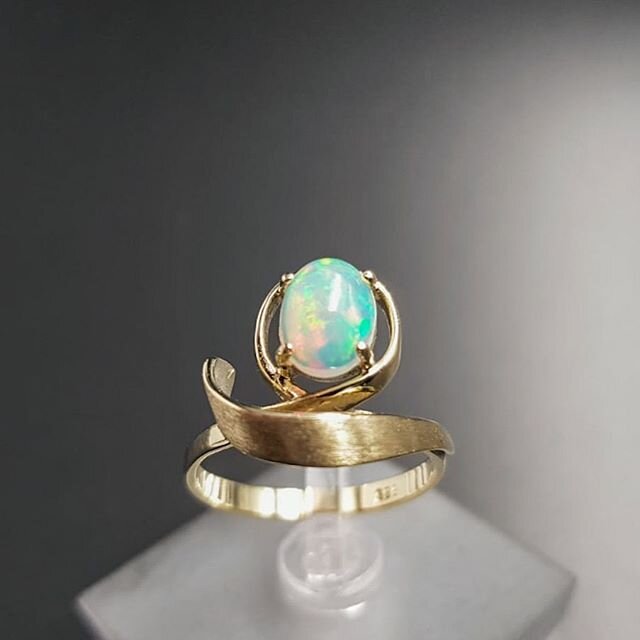 Ein Ring 💍 aus 585/- Gelbgold mit einem wundersch&ouml;nen Opal 🌈 aus meiner Werkstatt ⚒