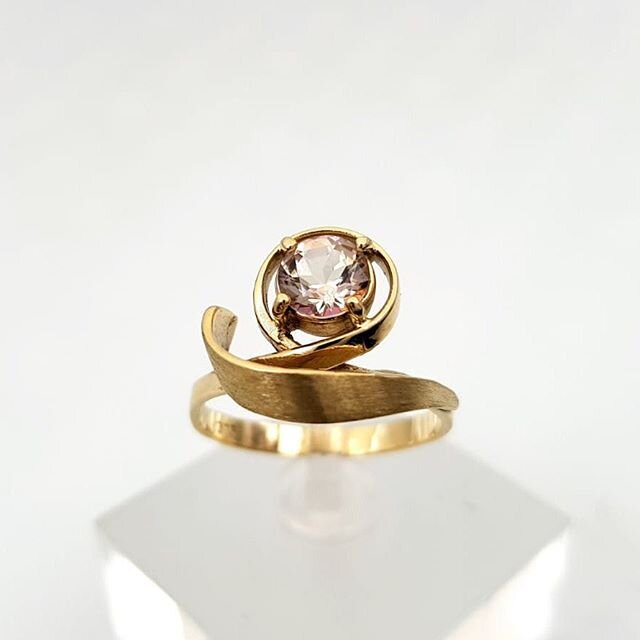Wundersch&ouml;ner Ring 💍 aus 375er Gelbgold mit einem Topas in der mystischen Farbe &quot;Misty Rose&quot; 💕aus meiner Werkstatt ⚒