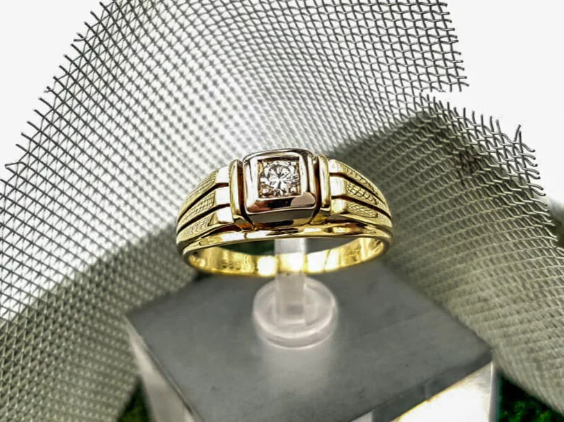 Damenring 585 Gelbgold mit einem Brillant