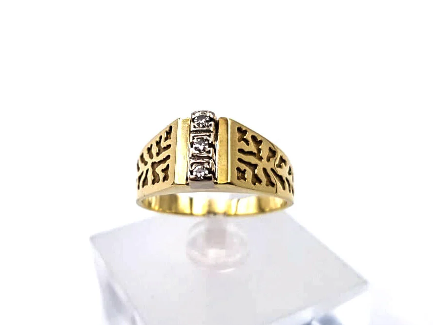 Ring aus 585 Gelbgold mit drei Diamanten