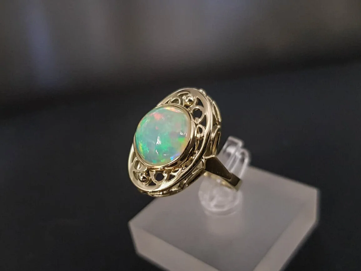 Damenring 585 Gelbgold mit einem Opal