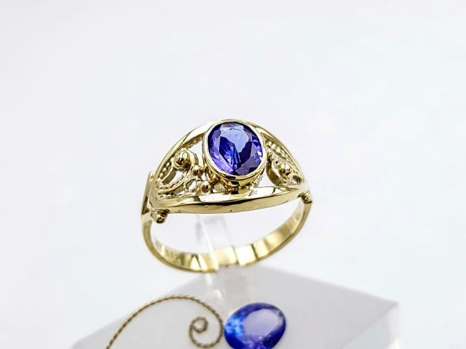 Damenring 585 Gebgold mit einem Tansanit