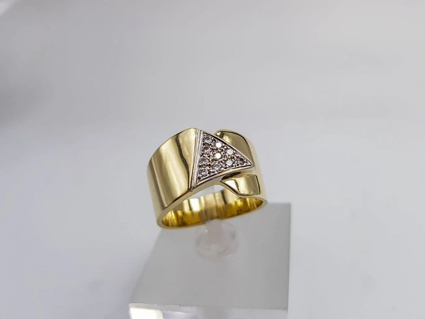 426E58ED-C2AC-4CB2-AC19-D69E813E5D0F