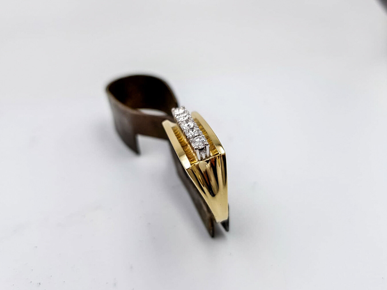 9A0B9C2D-C88E-4049-9A89-F66CF98AFAB5