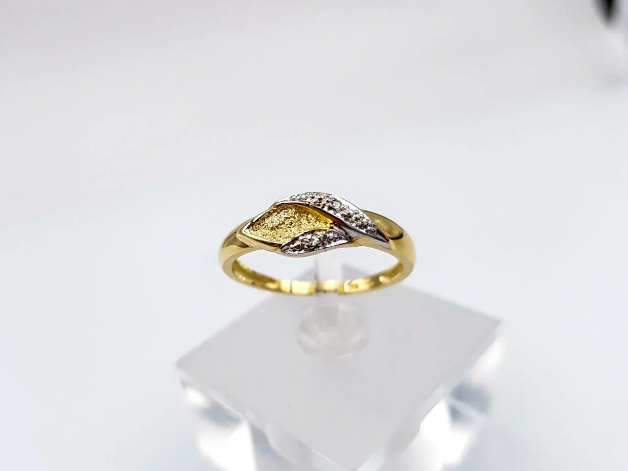 14AB3D27-8CC7-490F-985F-575DEE96CA1D