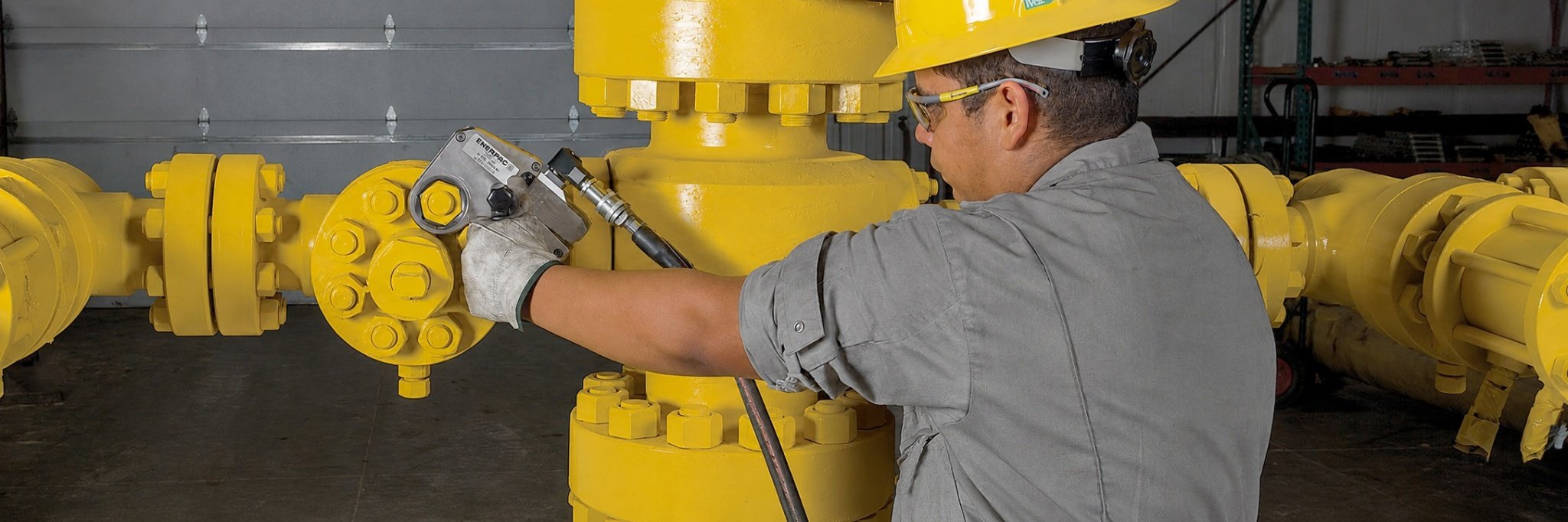 industrial_hydraulic_worker.jpg