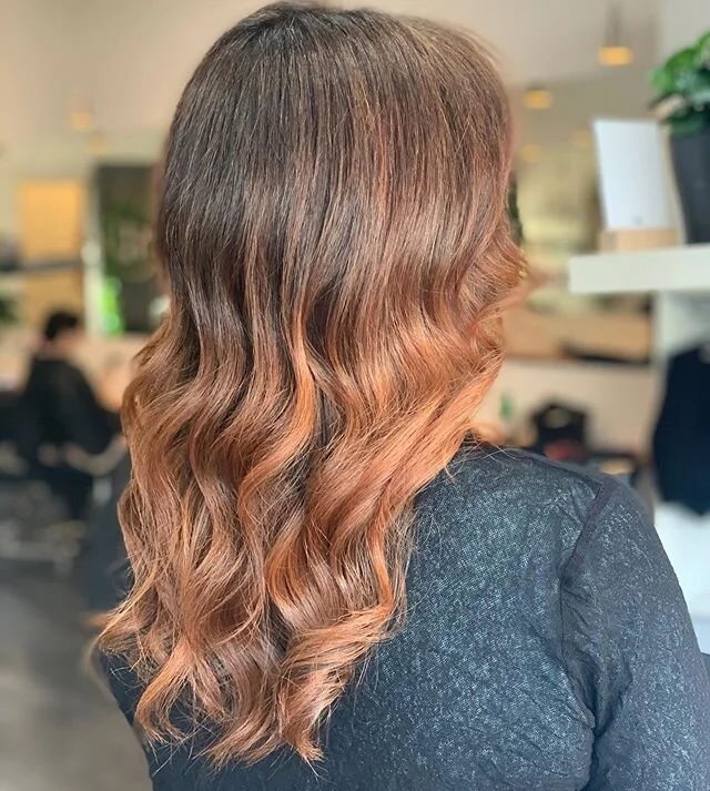 There is some 🔥happening in the salon 🤭