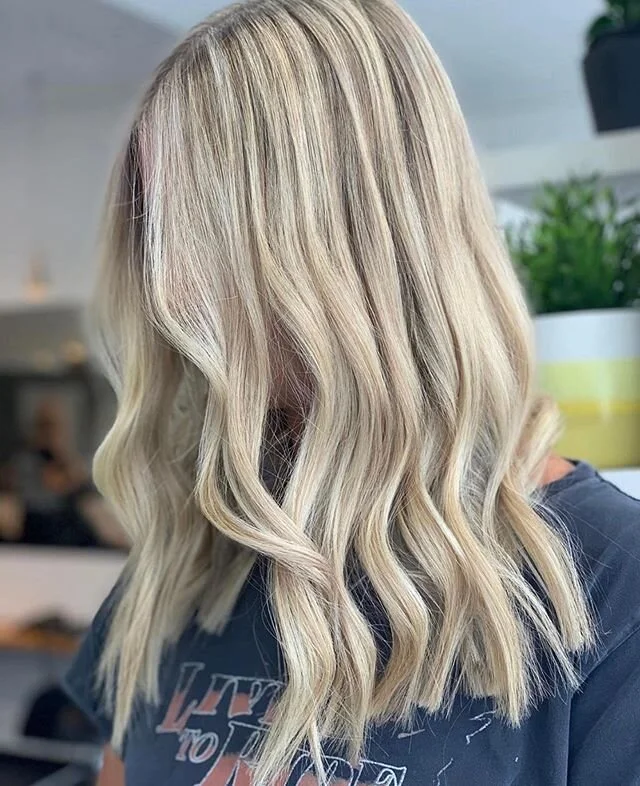 Blondes + Tones + Textures ✌🏼✨
-
-
-
By the fabulous @lucy_jacouhair