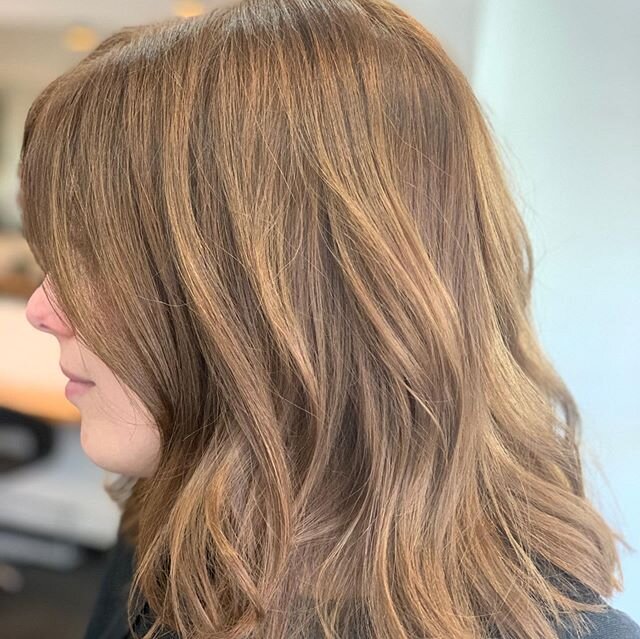 A little cut &amp; color refresh for this new client using Majirel and Dialight combo. How beautiful is this copper gold?
@jackiejacouhair