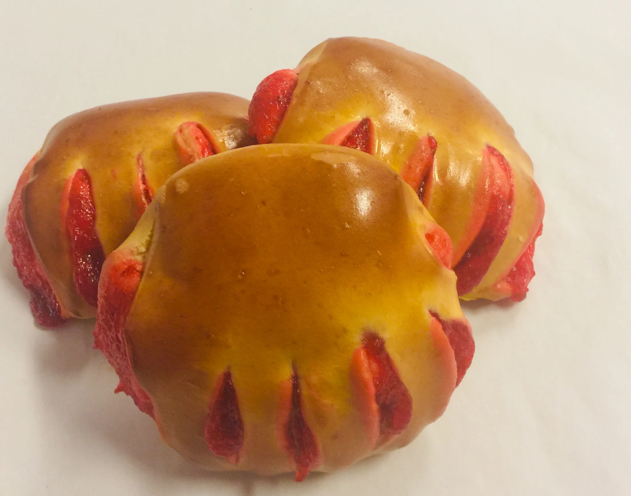 Manitas de fresa (strawberry filled hands)