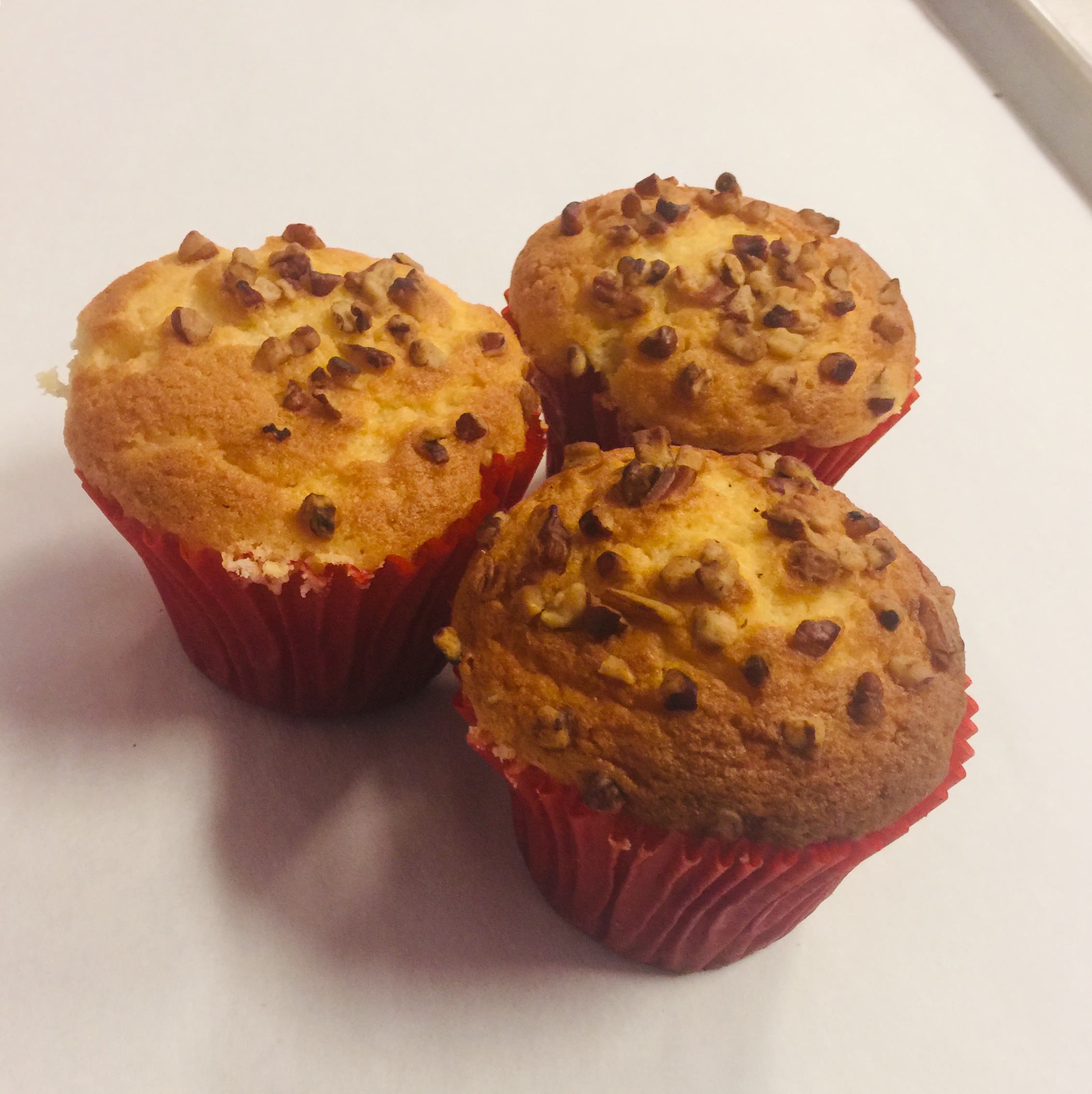 Mantecadas con nuez (vanilla cupcake with pecan)