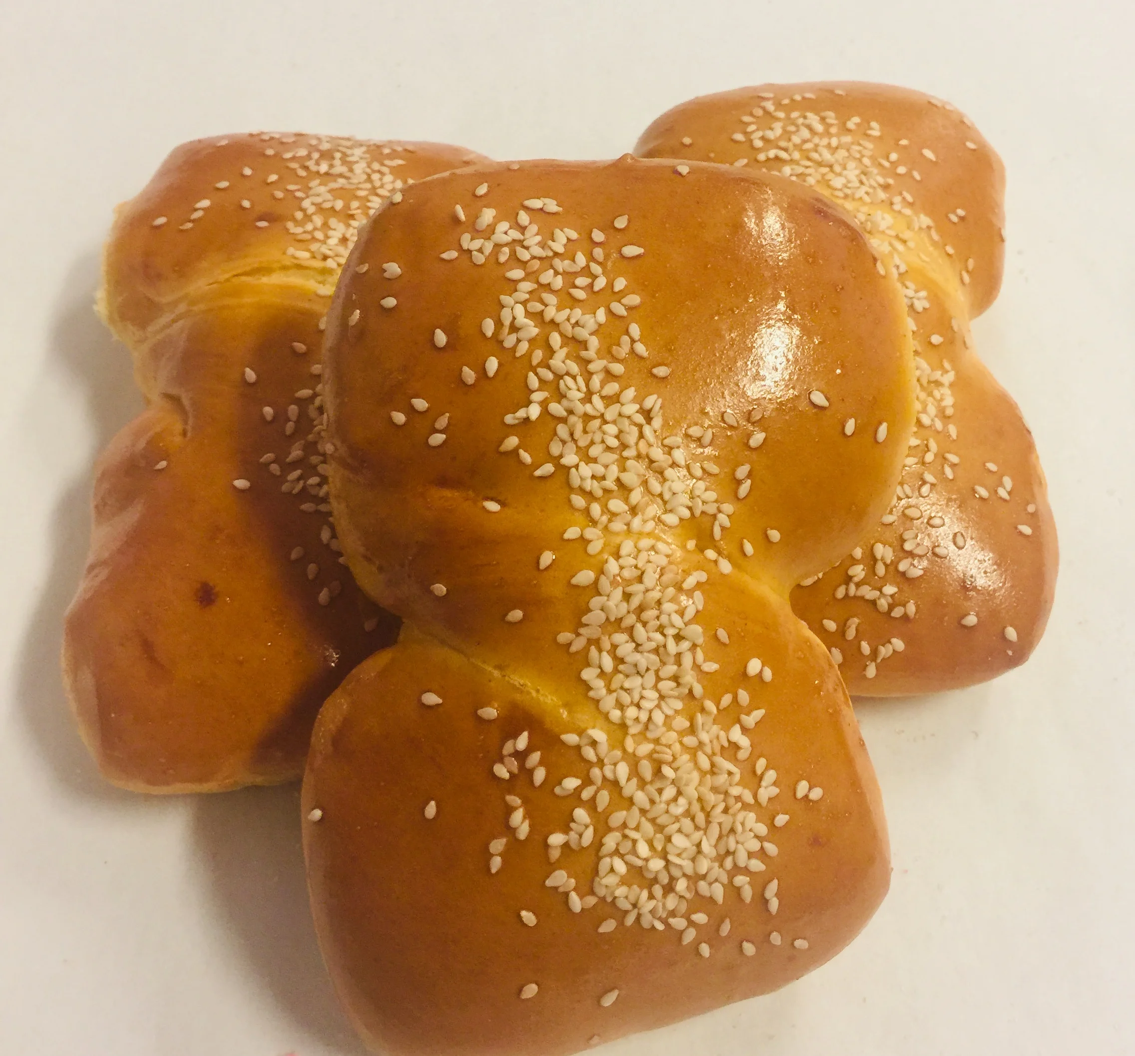 Moños con ajonjolin (Bows with sesame on top)