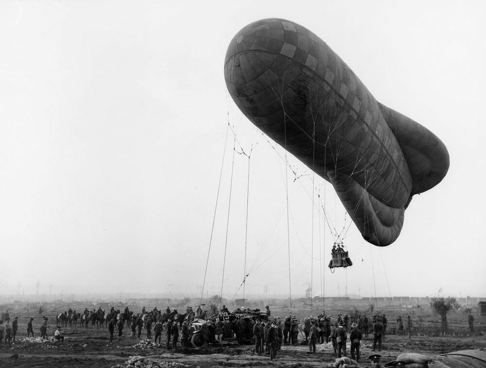 Balloon_over_Ypres_.jpg