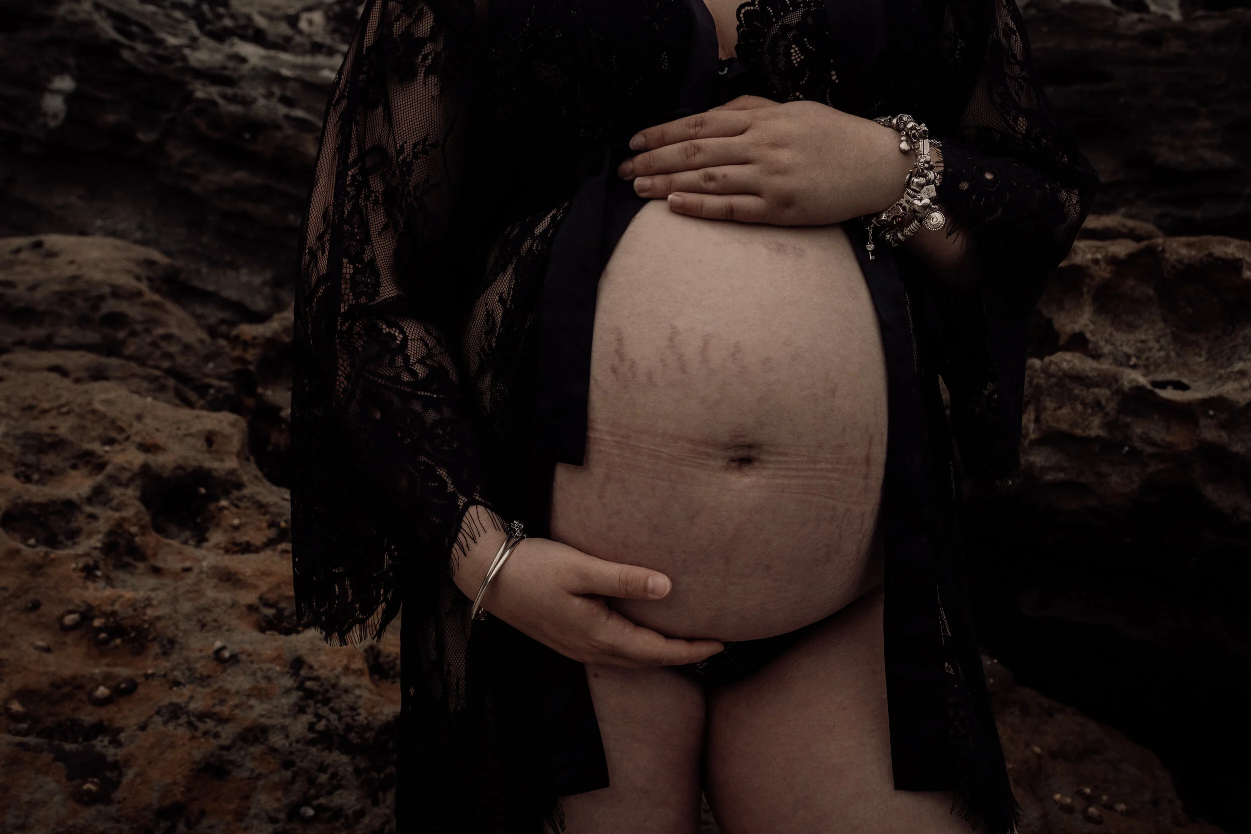 BLOG_DALEY_MATERNITY_PHOTO_SESSION_20112019-3.jpg