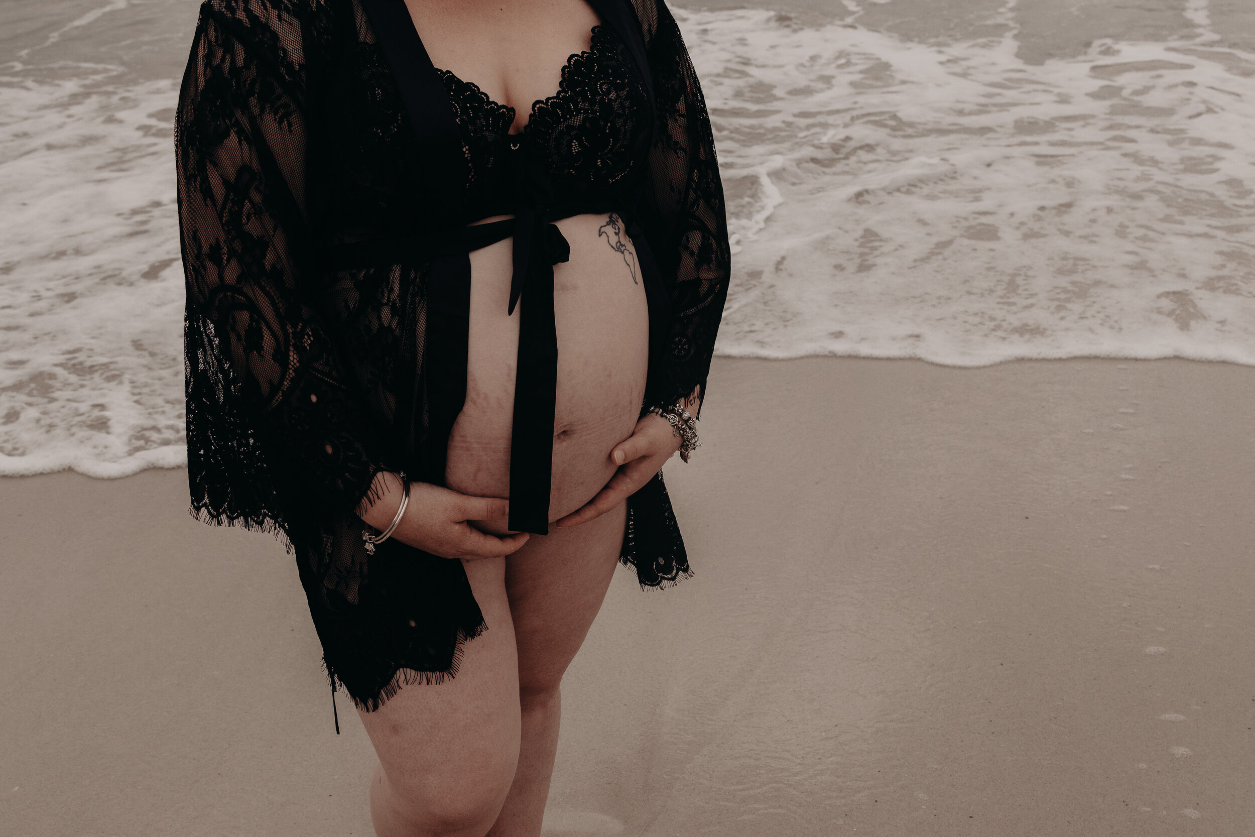 BLOG_DALEY_MATERNITY_PHOTO_SESSION_20112019-14.jpg