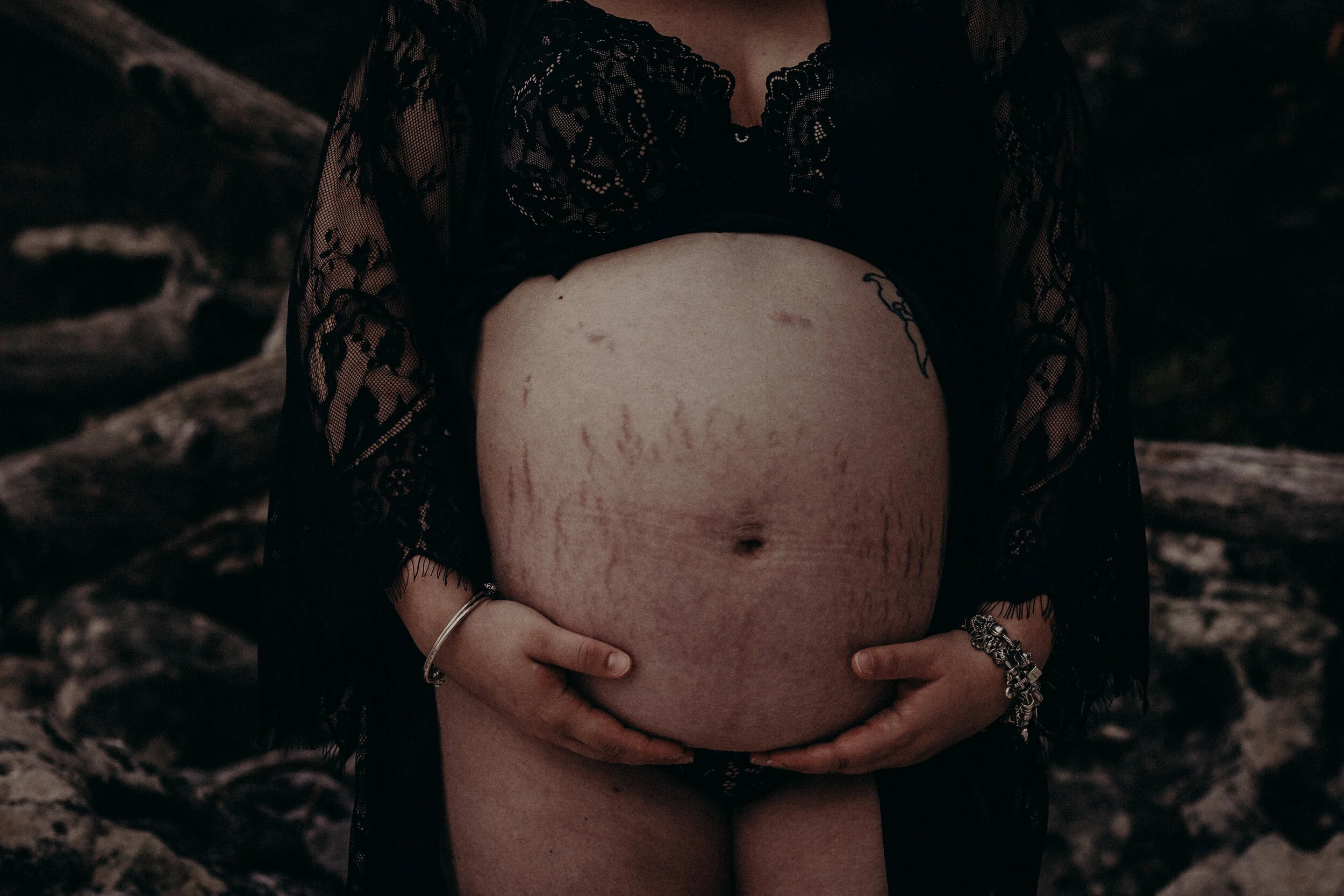 BLOG_DALEY_MATERNITY_PHOTO_SESSION_20112019-20.jpg
