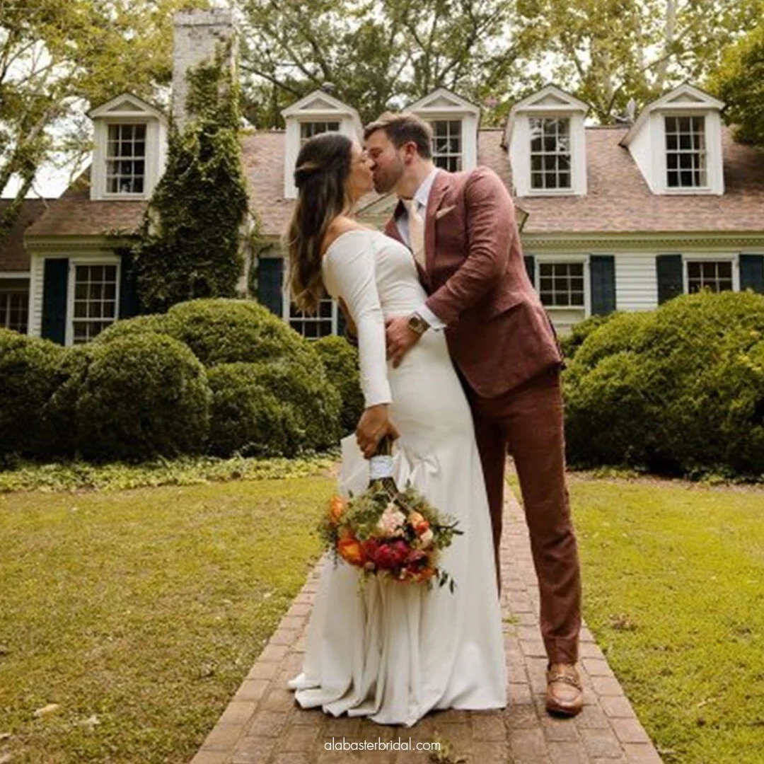 This dress has an elegant and minimal feel that is both soft and bold. 🥰
We had a fantastic time providing alterations on this look❤️
……
📲Follow @alabasterbridalalterations
.
. 
#alabasterbridalalterations #weddinggown #weddingseason