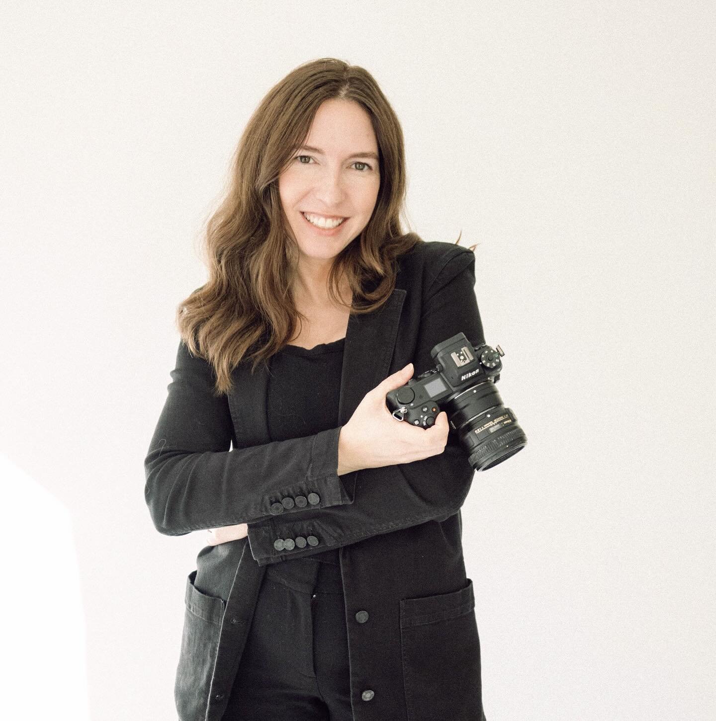 Hi, I&rsquo;m Sandy, a local headshot and branding photographer. I&rsquo;ve helped countless individuals and businesses alike to update their professional portraits in a way that encompasses their brand and personality. A personal connection is so im