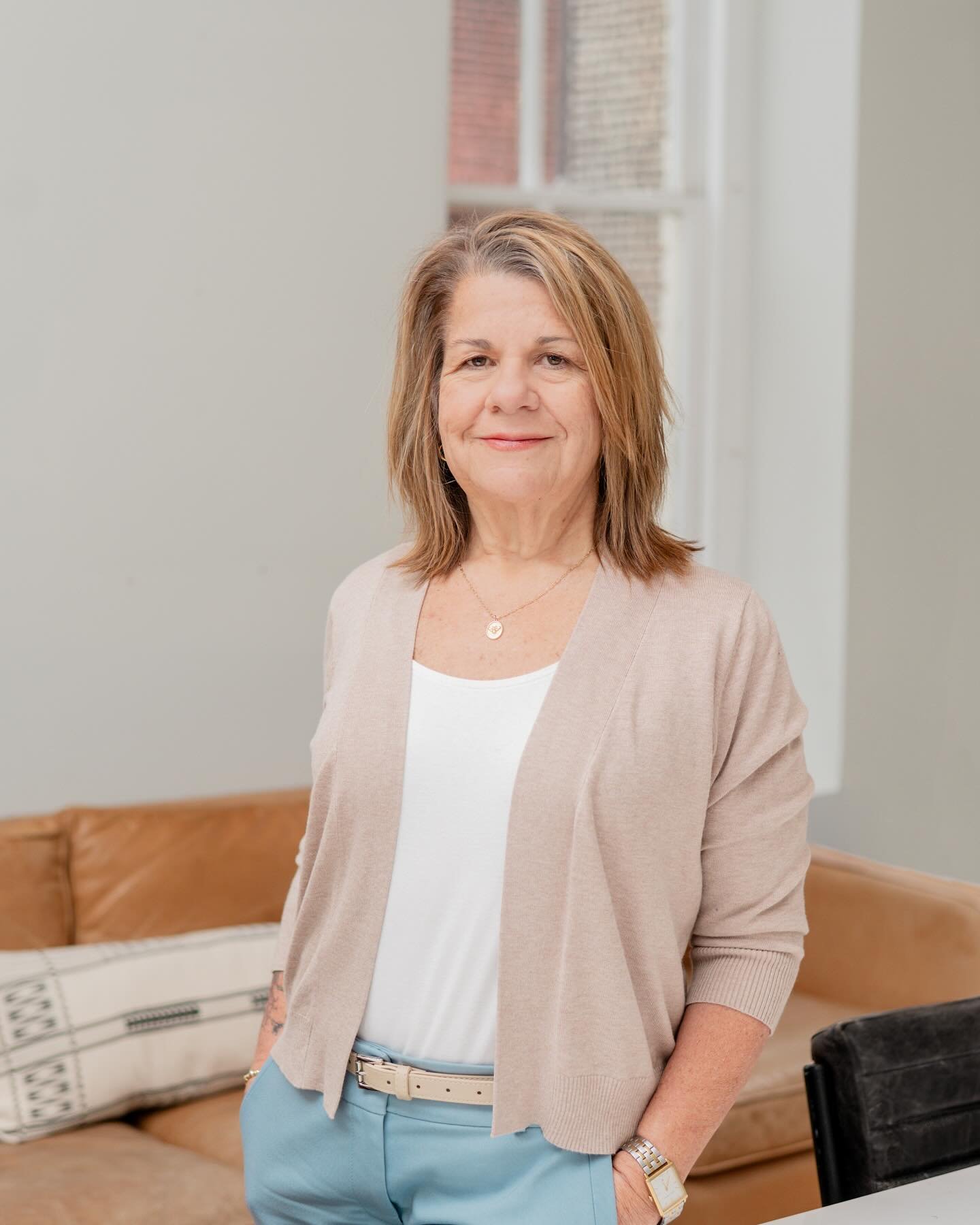 These days you really have the option of studio sessions or outdoor locations with how gorgeous the weather is. This session was right on the cusp of the warmer weather, so it was nice to have the indoor space available.

From now until June, studio 