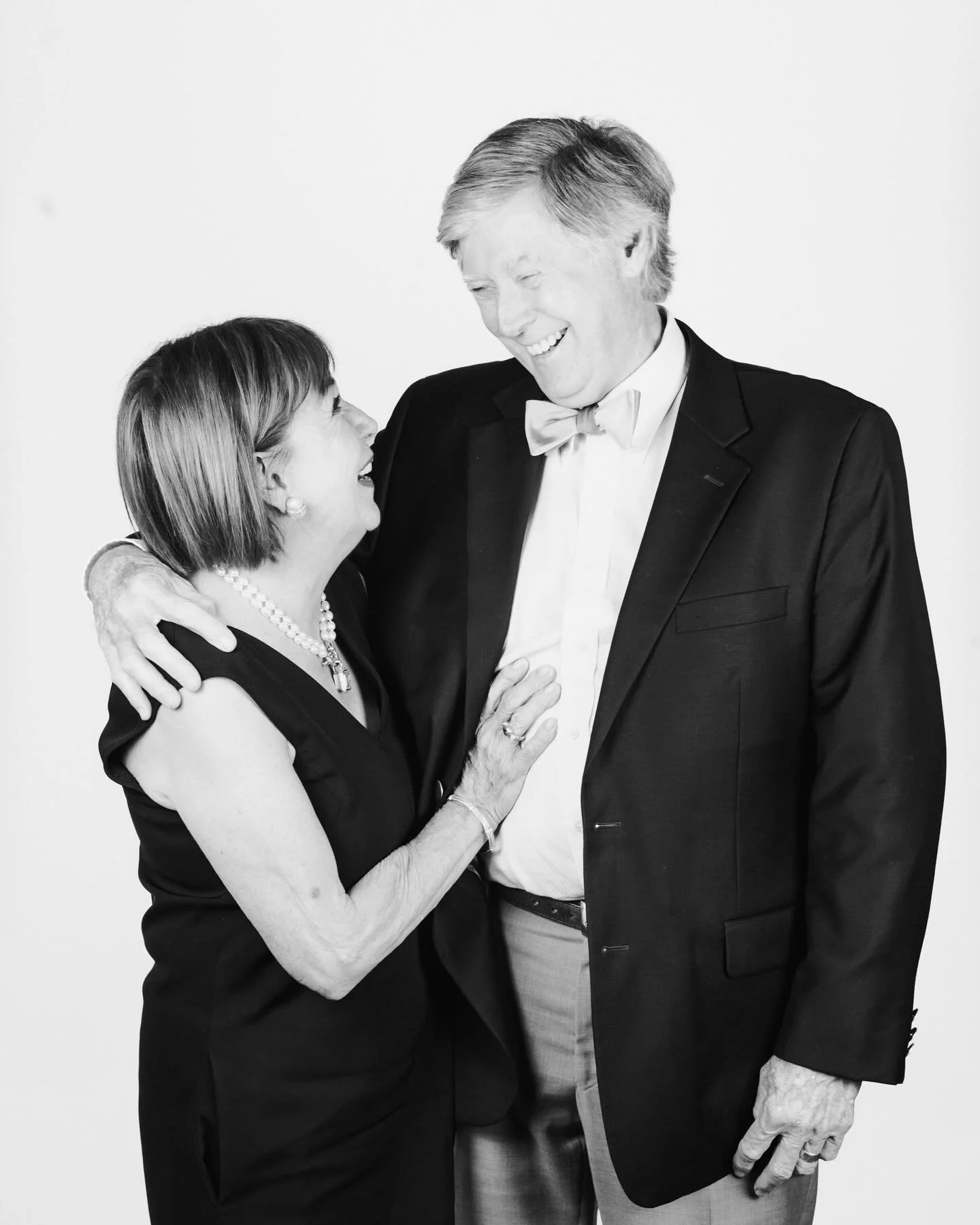 This couple celebrated their 50th wedding anniversary on Phebe &amp; Ned's wedding weekend &mdash; what better way to honor them than with a timeless portrait they can frame in their home 🤍