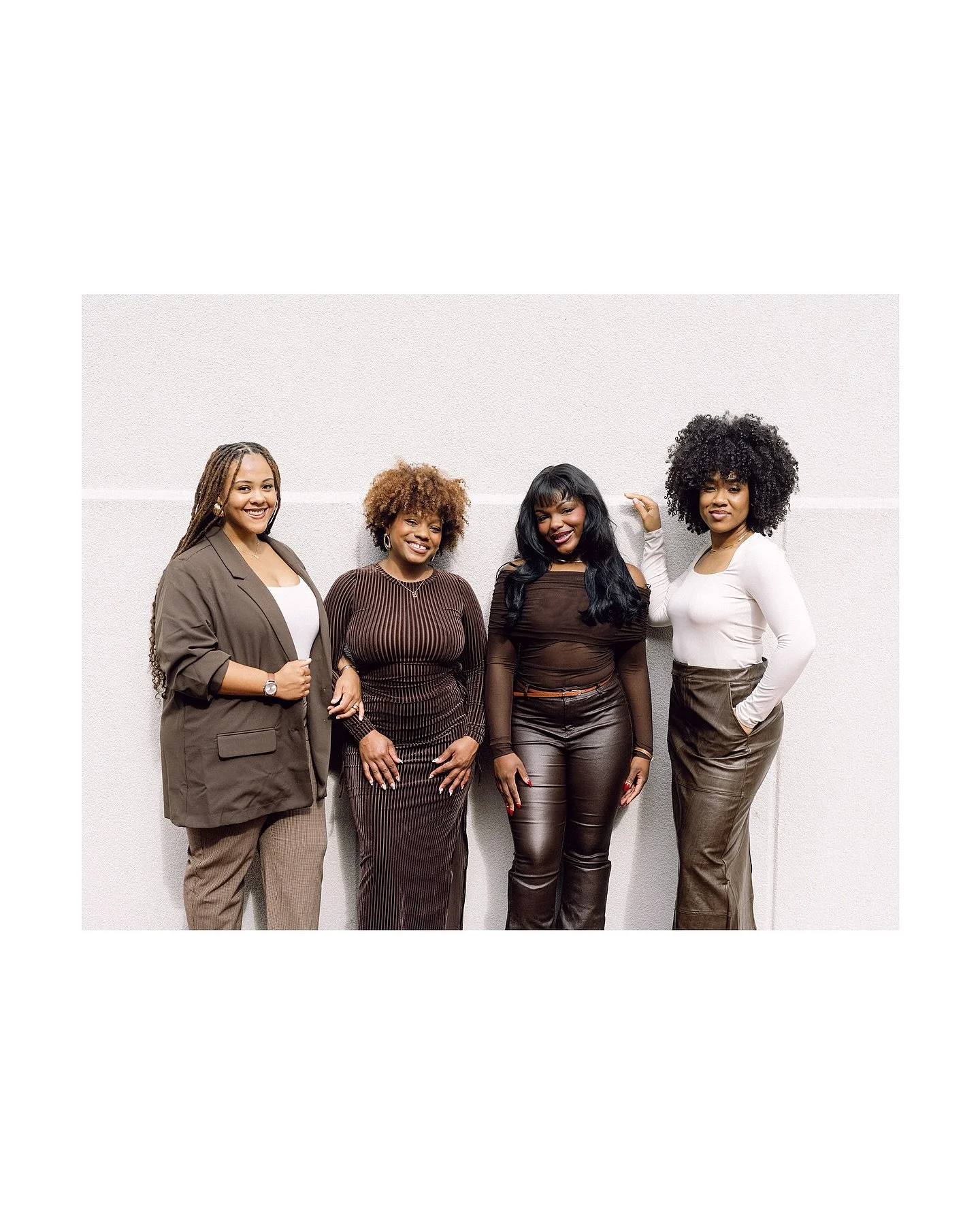 Elevated brand photography for a Richmond hair salon that wanted their online presence to match the quality of the artist behind each chair. 

Clean visuals. Confident energy. A look that feels professional without feeling stiff.

Brand photography i