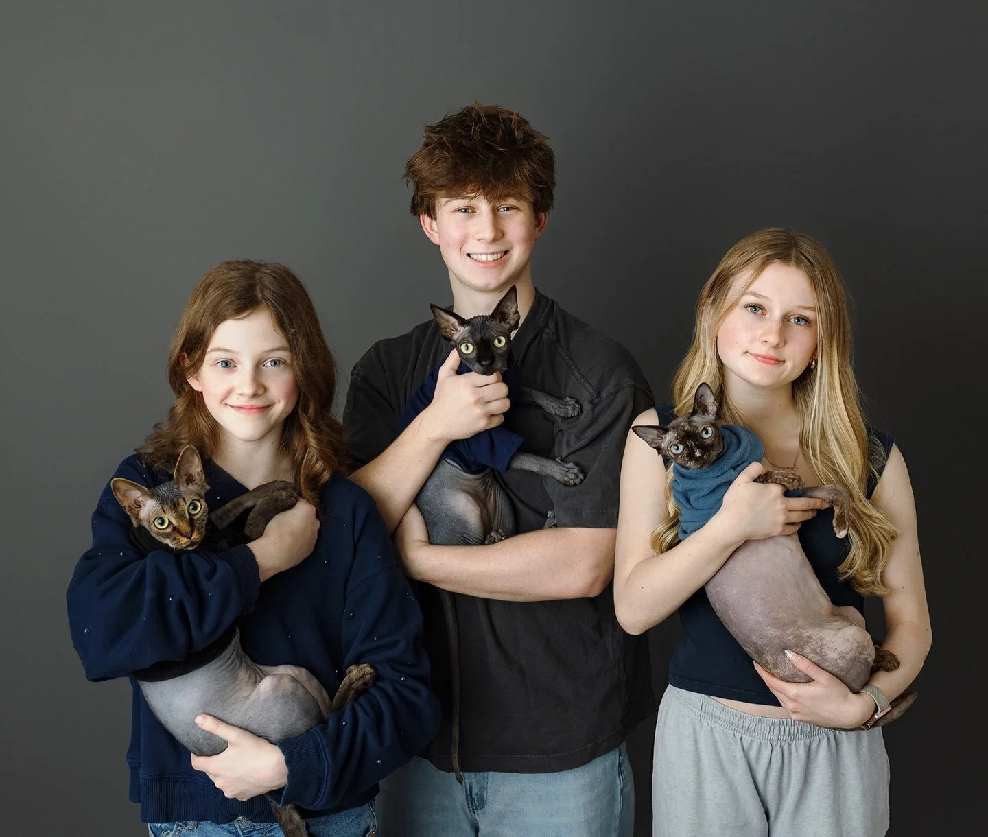 Merry Christmas from my family to yours ✨🎄

So grateful for you! For trusting me with your stories, your milestones, and the moments that matter most. Wishing you a cozy, joy-filled day and a Christmas wrapped in love, laughter, and beautiful memori