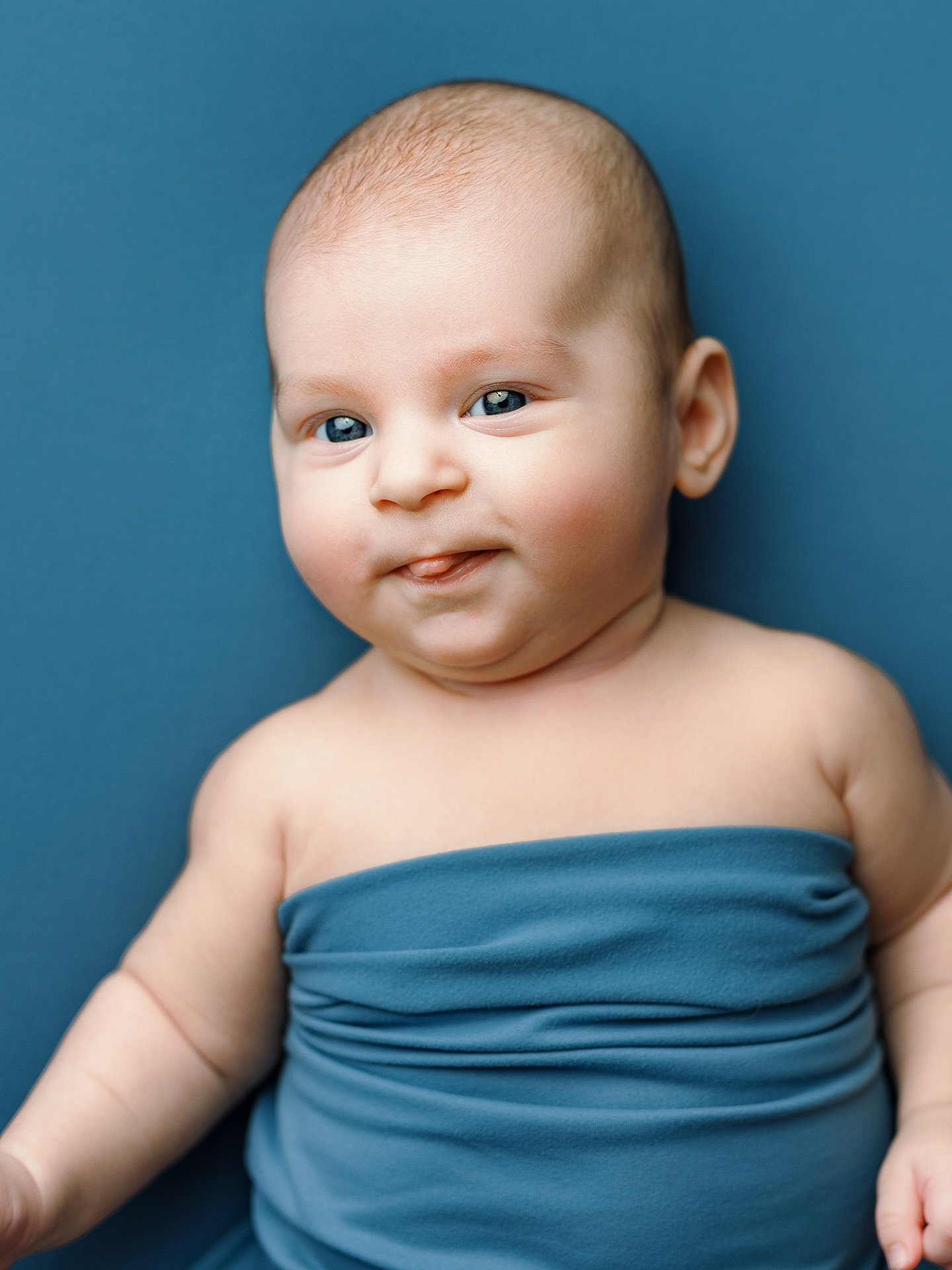 It&rsquo;s Friday, I&rsquo;m in love 😛💙 #seattlebabyphotographer #seattlemoms #bellvuebabyphotographer #tacomababyphotographer #cutebay