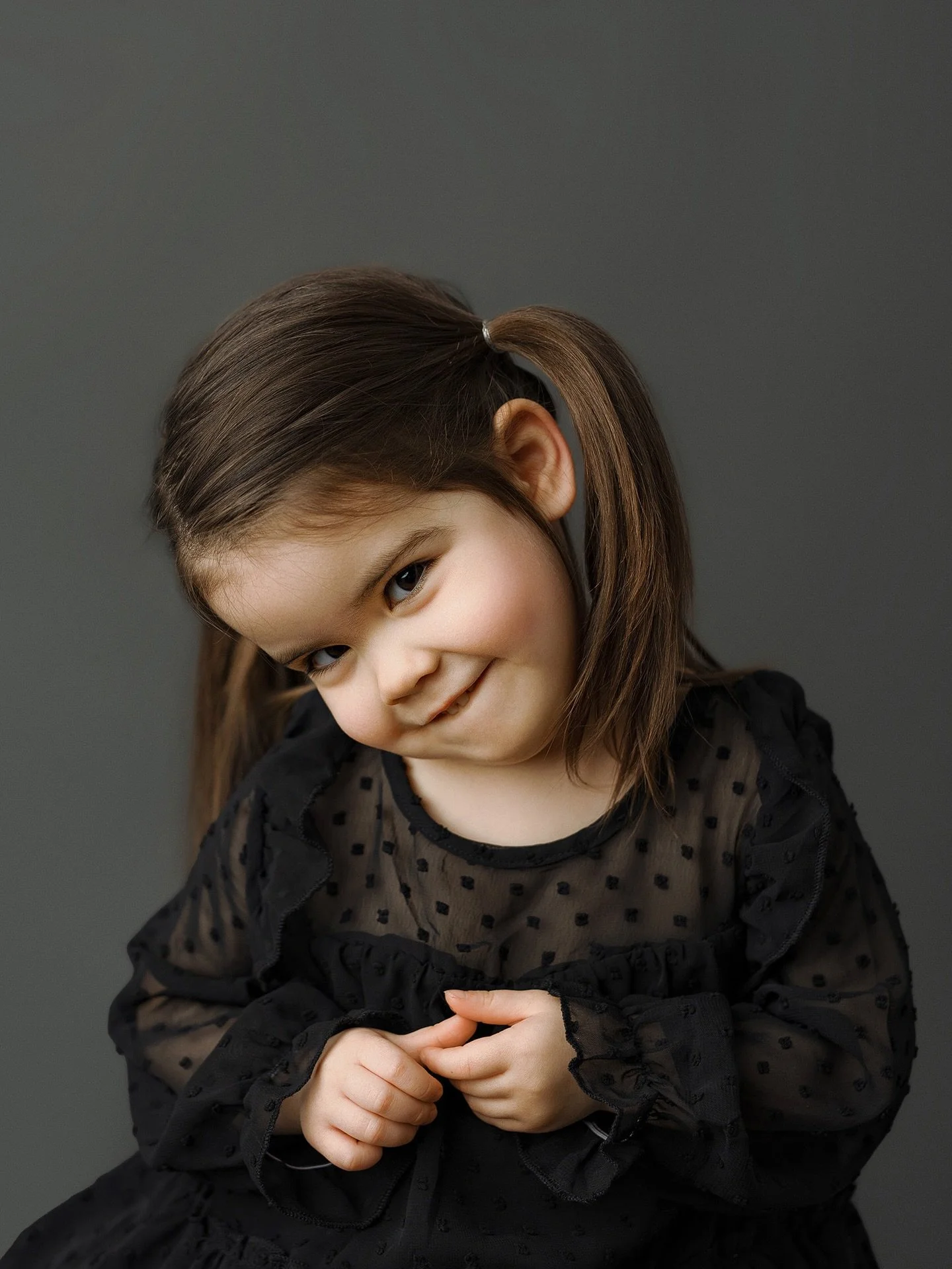 Who could say no to this face? Not me! 🖤 #seattlefamilyphotographer #seattleportritphotographer #childrensportraits #bellvuefamilyphotographer #tacomafamilyphotographer