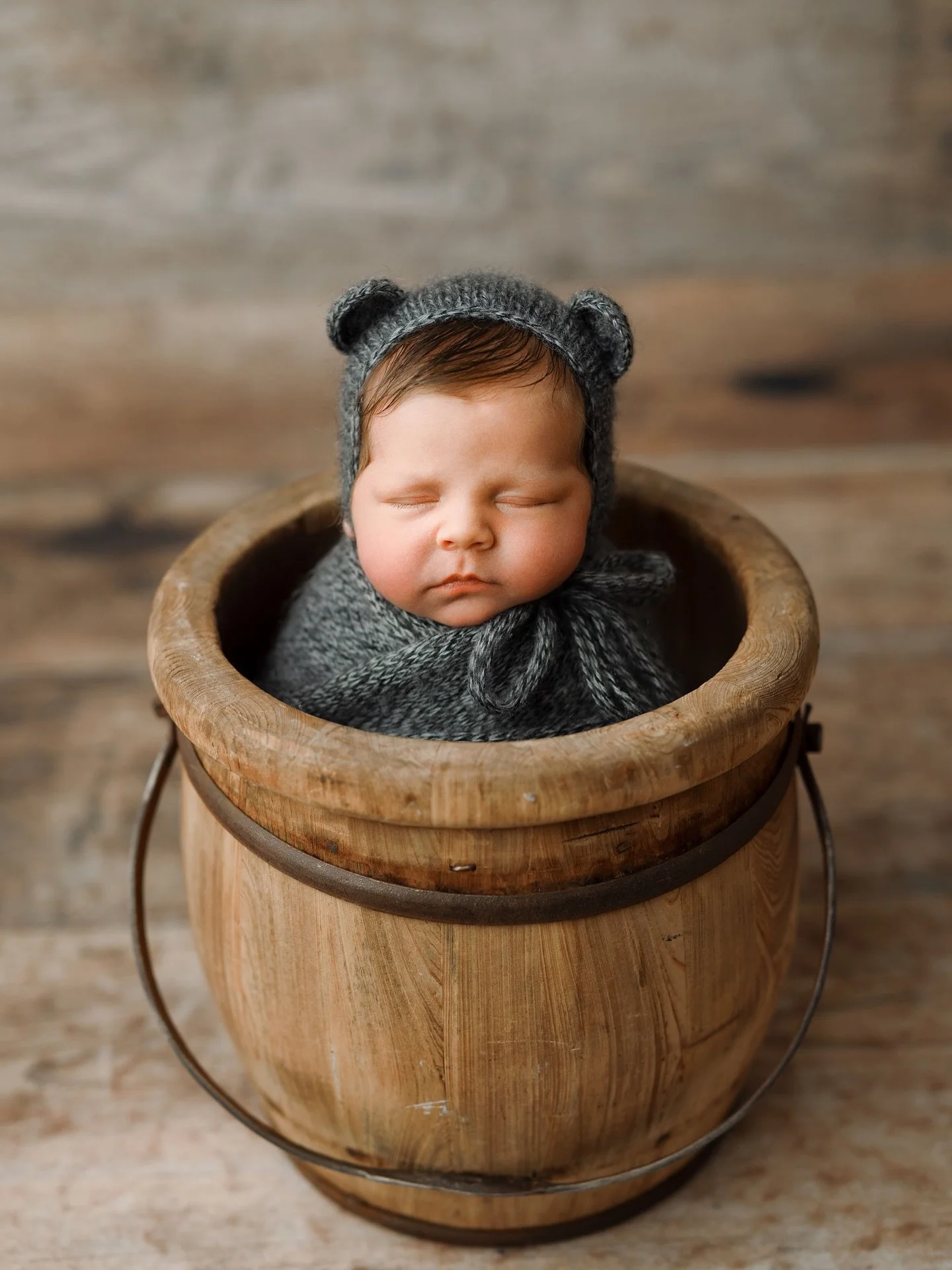 Adorable baby ✔️
Chubby cheeks ✔️
Bear bonnet ✔️
Bucket ✔️ 

Everything you need for an adorable photo 📷 🐻 

seattle baby photographer
tacoma baby photoshoot
puyallup milestone session
bellevue newborn photo studio
best newborn photographer seattle