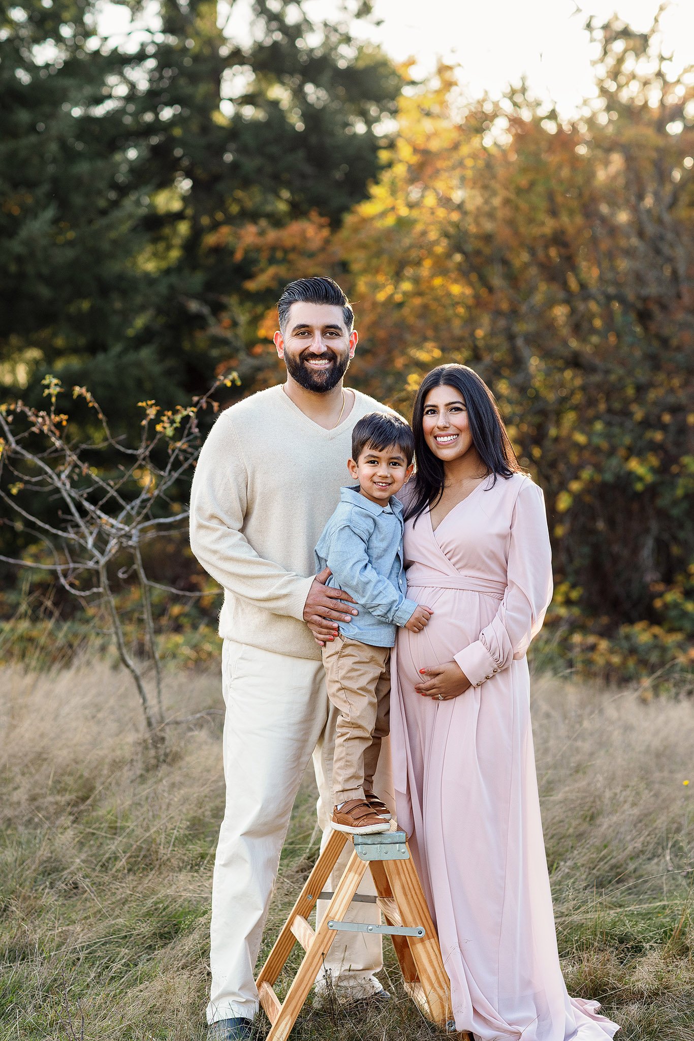 What to Wear for Your Partner in an Outdoor Maternity Session 