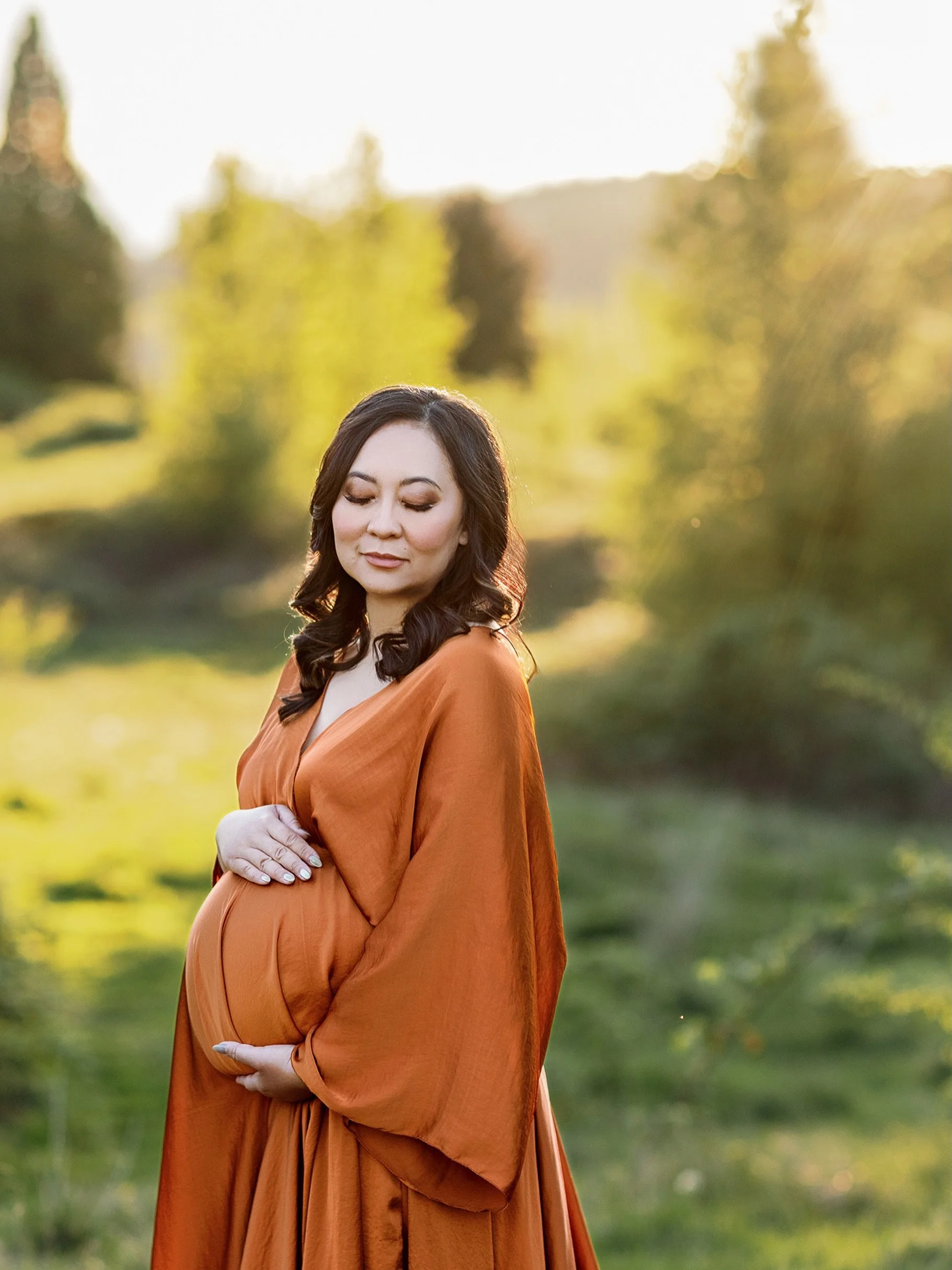 HMUA @fancyfacepnw 
Nails @polishcoutureredmond 

#seattlematernityphotographer 
#outdoormaternity 
#redmondmaternityphotographer