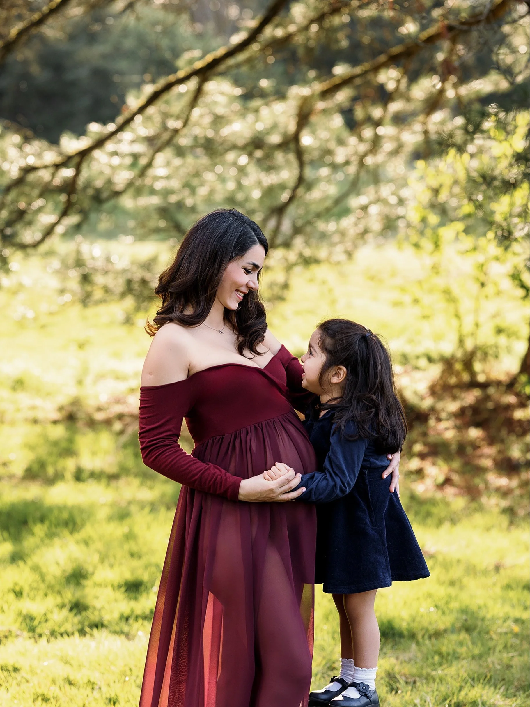 It is always so special when families come back to me.

I photographed this sweet family before, and now I get to watch them get ready to welcome another baby. That really means so much.

This little big sister was so cute with her mama, and I just l