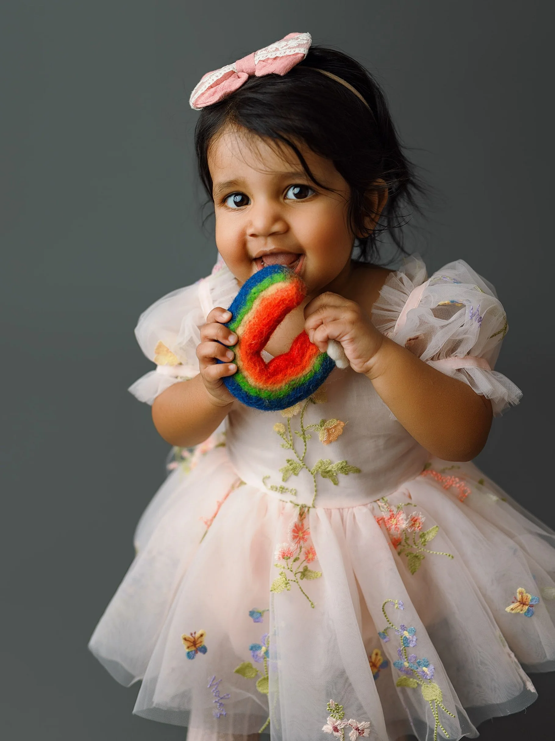 A little rainbow in tiny hands 🌈✨One whole year of color, wonder and sweetness 🌈💕

#milestonesession
#seattleportraitphotographer
#tacomaportraitphotographer
#birthdayphotosession 
#kidsportraitsession