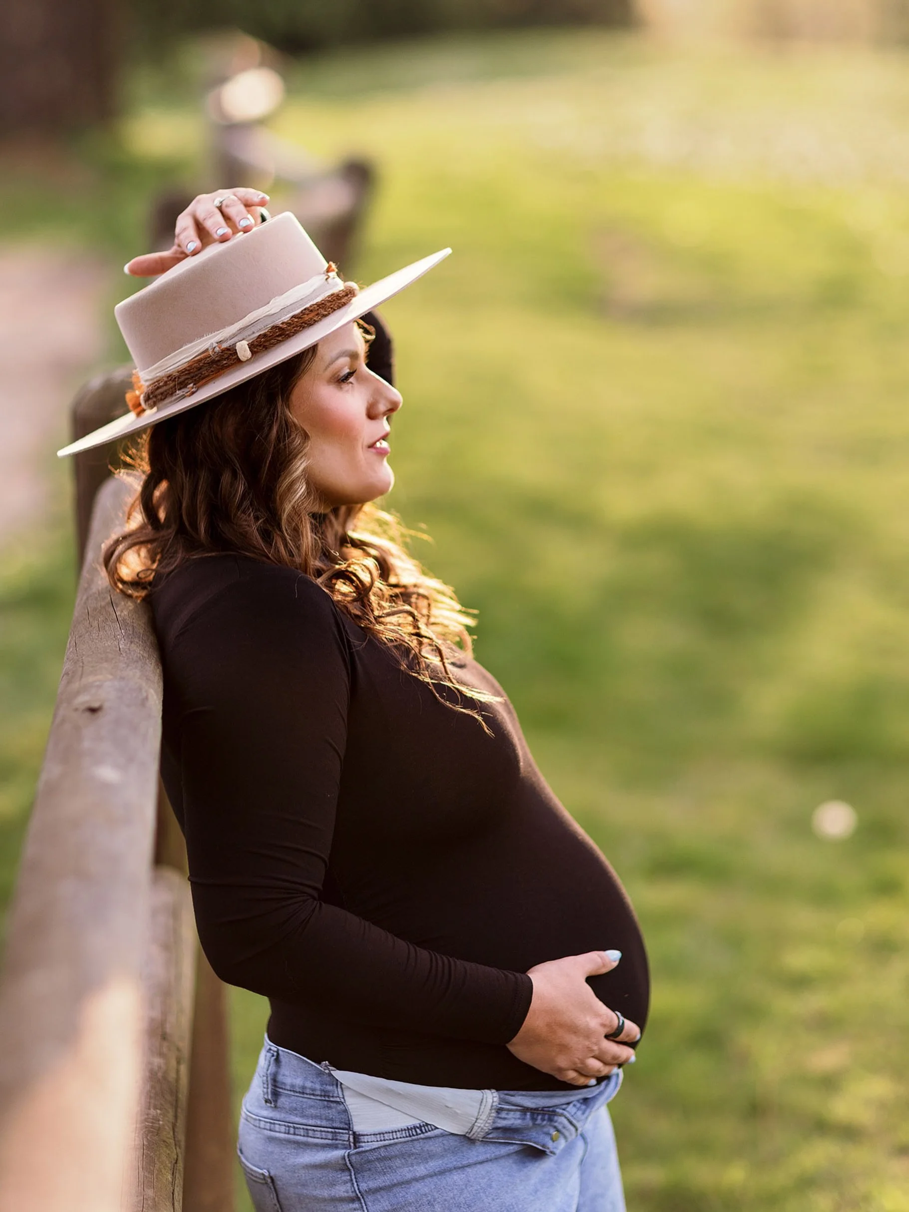 Wrapped in golden light and waiting for the greatest love story to begin. ✨🤍&nbsp;&nbsp;

#seattlematernityphotographer #redmondmaternityphotographer
#outdoormaternitysession
#bellvuematernitysession
#beautifulmomtobe