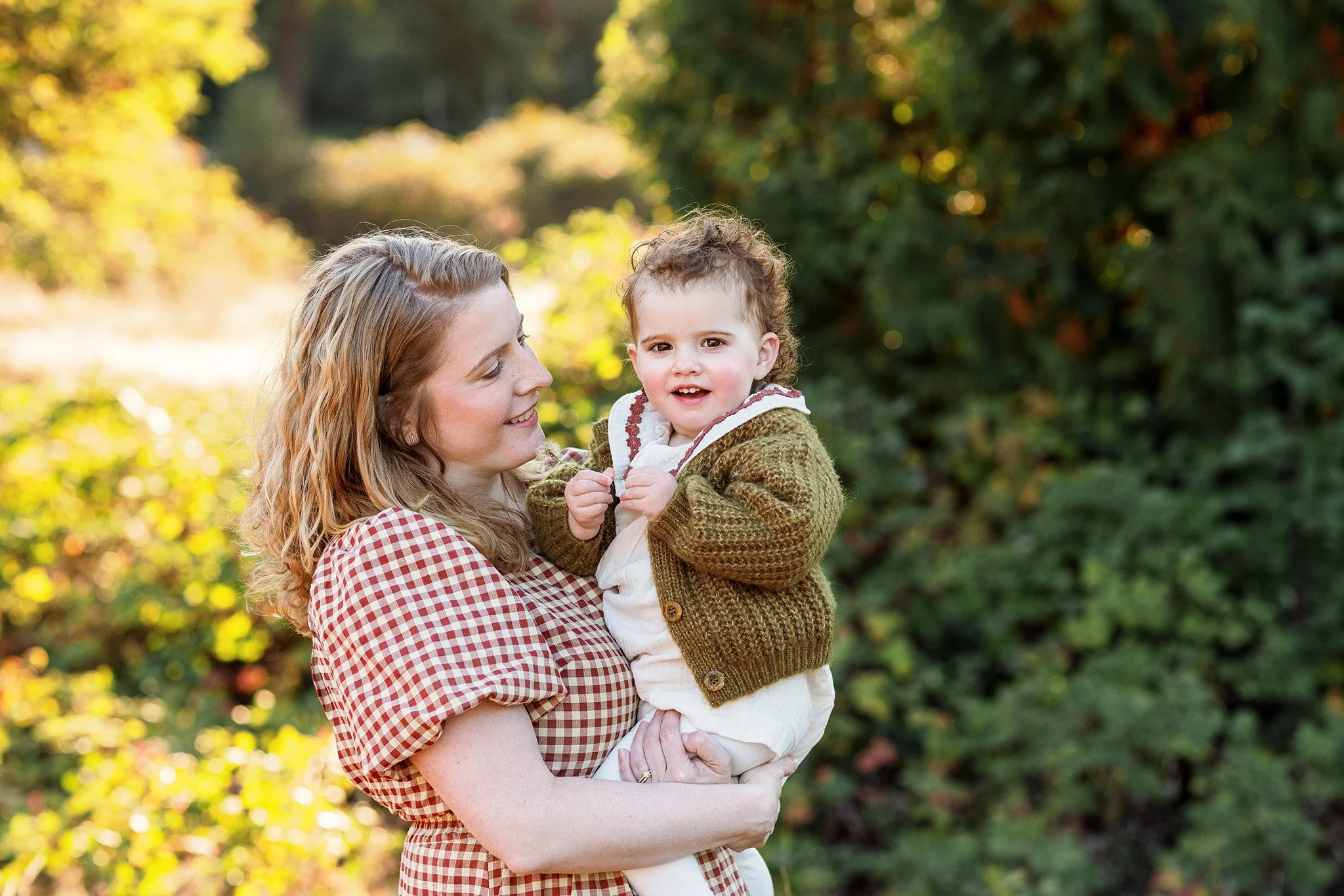 A Simple Guide to Outfits for Outdoor Family Pictures